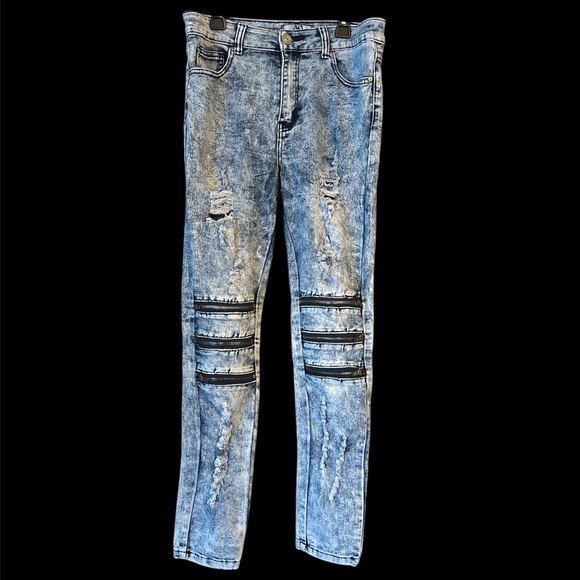 AMERICAN QUALITY Denim - Multi Zipper Acidwash Jeans - Size 9